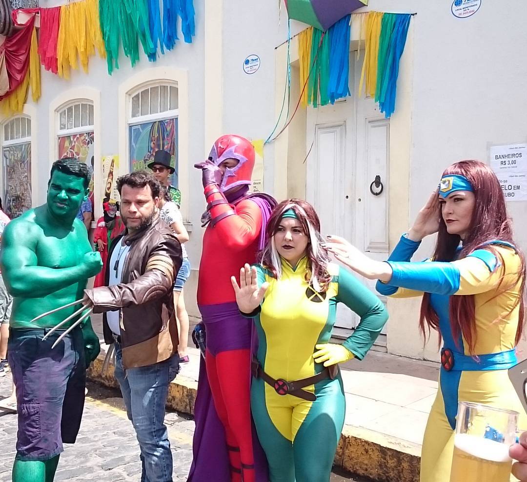 Super Heróis tomam conta de Olinda em mais um desfile do Enquato isso na sala de Justiça