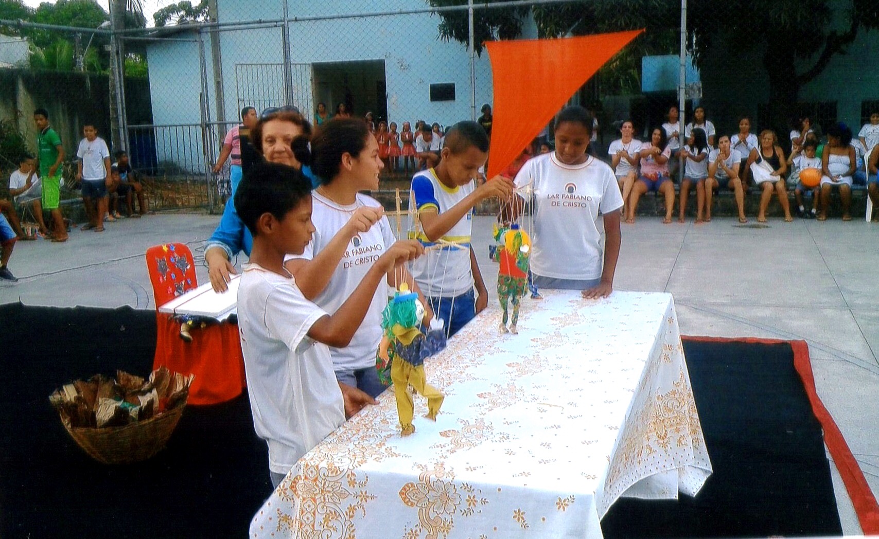 Cooperativa recifense trabalha com a lúdica arte do Teatro de Bonecos a favor da educação e da vida em comunidade.