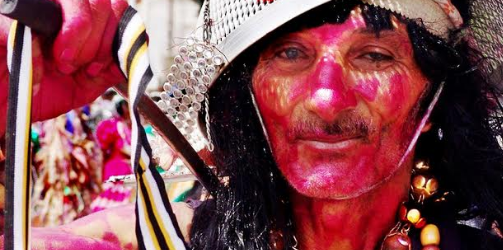 Minidocumentário: Mascarados, Papaguns e foliões anônimos do Carnaval 2019 de Serra Negra em destaque.