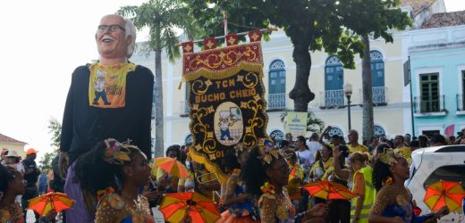 23 e 25 de fevereiro: Troça Carnavalesca Mista Bucho Cheio anima foliões no Carnaval de Olinda.