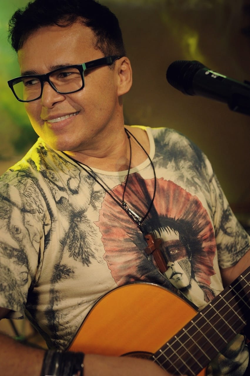 O cantor Almir Rouche participa de Live especial de São João neste sábado (27).